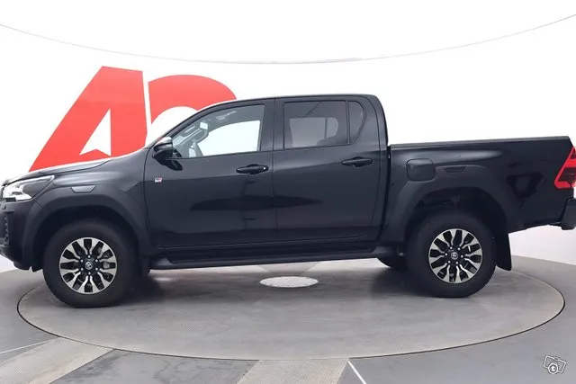 Toyota Hilux Double Cab 4WD 2,8D GR Sport 2-paikkainen Automaatti - Uusi vastaavin varustein 75000eur Image 2